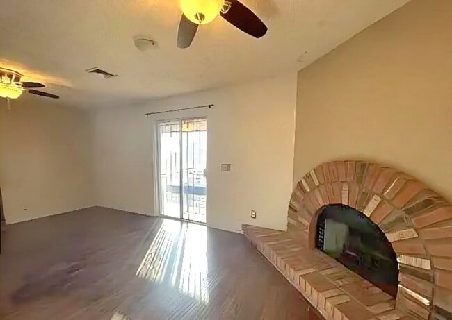 Building Photo - 2045 S 14th Ave