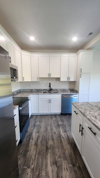 Building Photo - 929 Olympic Ct