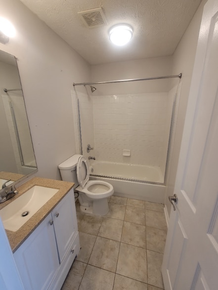 Building Photo - 1817 Triple Feather Rd