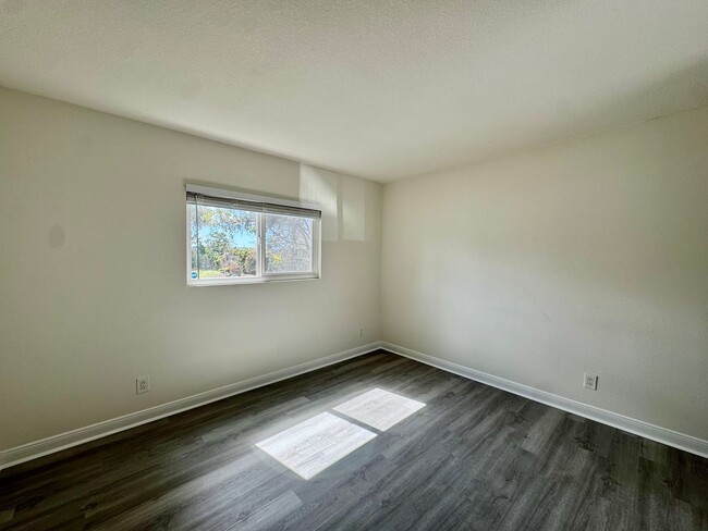 Building Photo - Updated 2B/2BA Condo in Oceanside!