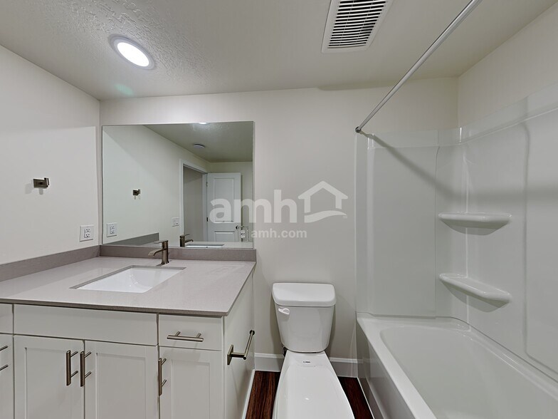 Building Photo - 11037 Kitty Hawk Rd