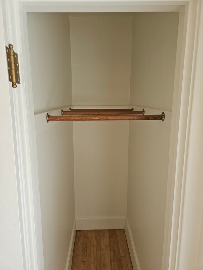 Building Photo - 1900 E Newberry Blvd