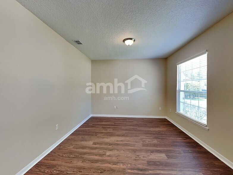 Building Photo - 711 Red Cedar Ct