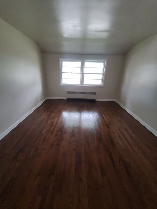 Interior Photo - 3130 S 48th St. - 8 Family