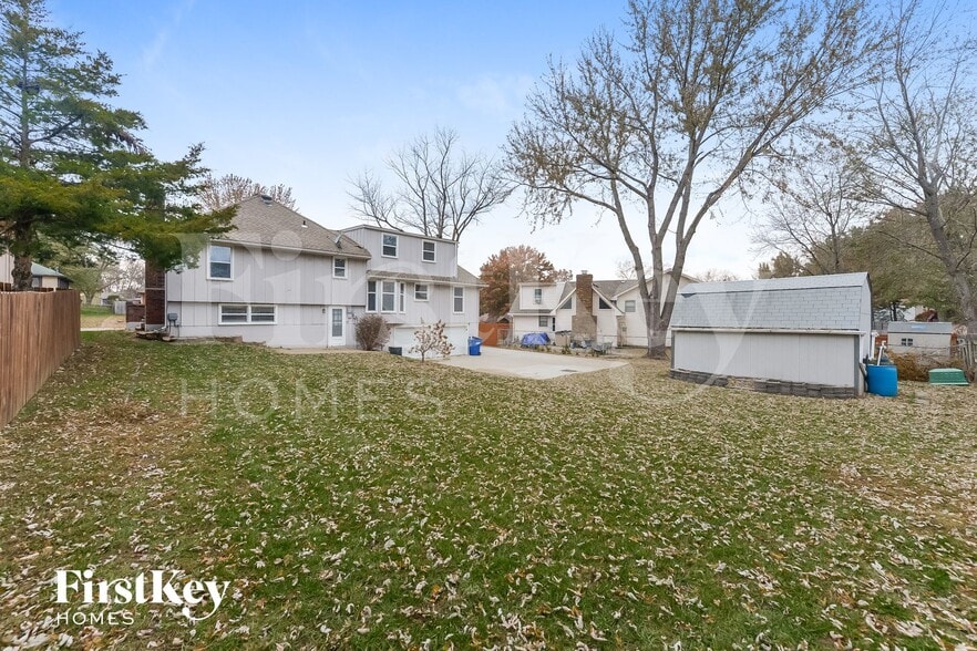 Building Photo - 1300 SW 22nd St