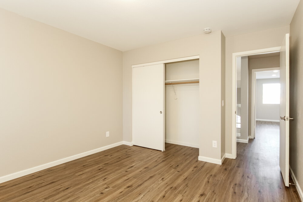 Building Photo - 7631 W Cinnabar Ave