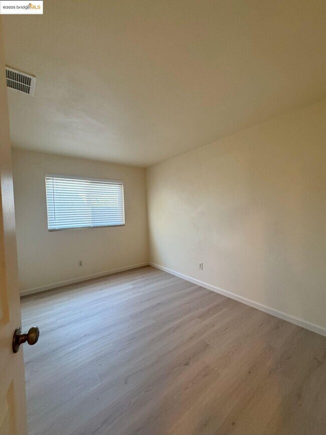 Building Photo - 3323 Blythe Dr