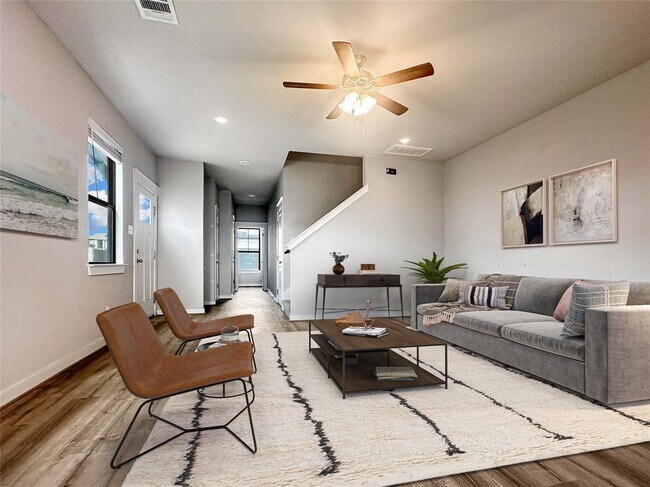 Building Photo - 179 Threshing Rd