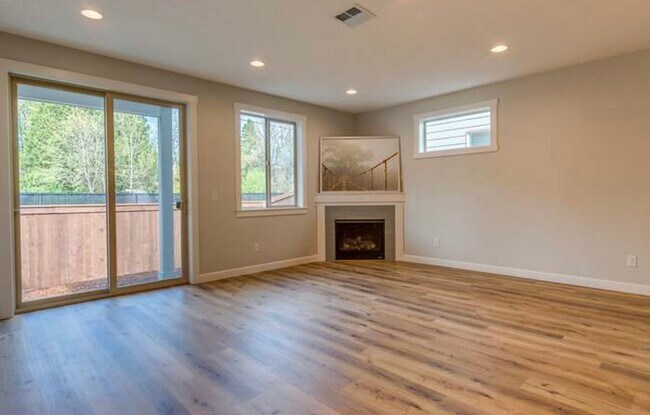Building Photo - Beautiful home in gated community