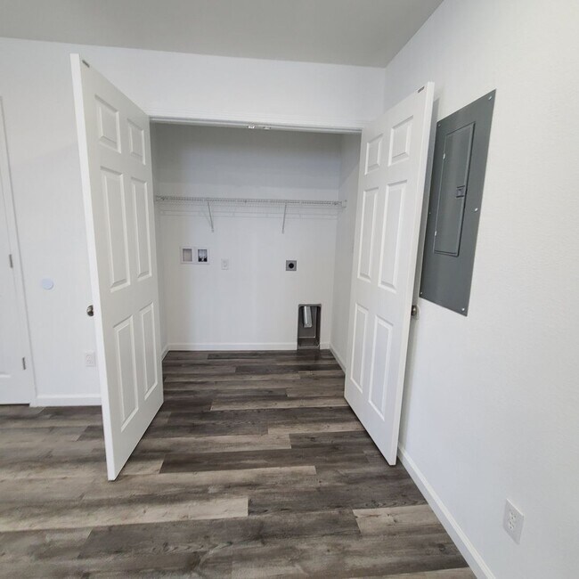 Building Photo - Townhomes Now Available in Strafford MO!
