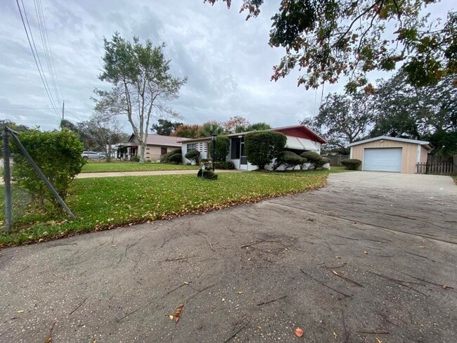 Building Photo - 2/1 plus bonus room in Holly Hill