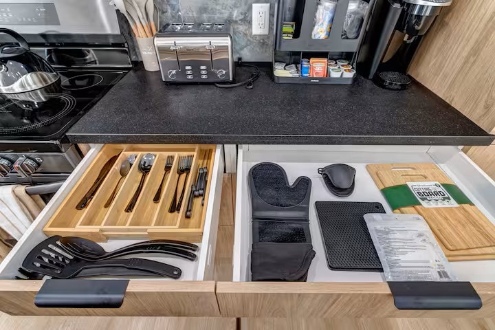 Building Photo - 3008 Delano St