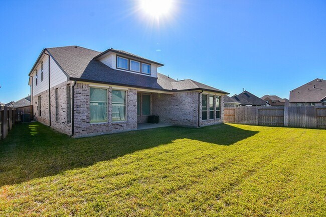 Building Photo - 823 Sarasota Shore Dr