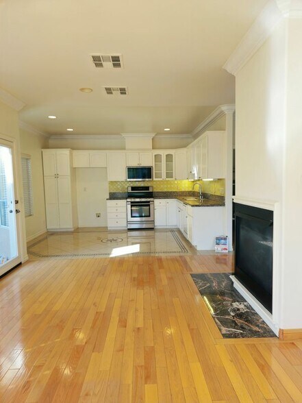 Building Photo - 4516 Ramsdell Ave