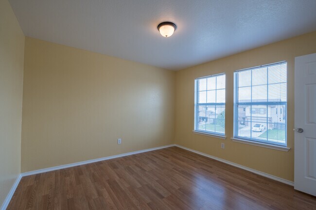 Building Photo - Spacious 4-Bedroom Home in Prime Round Roc...