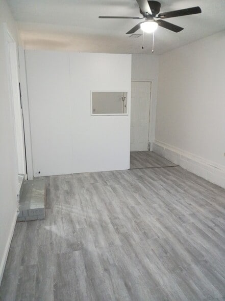 Building Photo - 14 Flint Dr