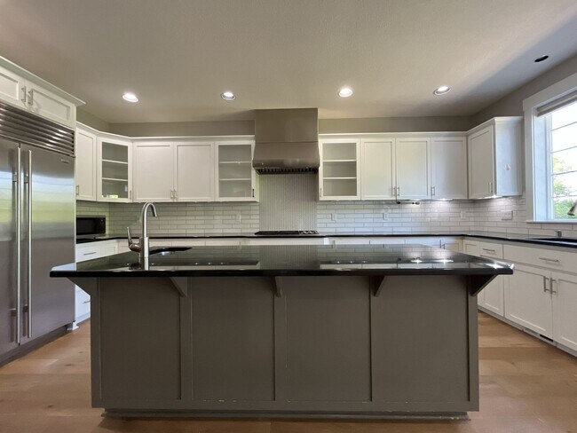 Building Photo - Beautifully Updated 3-Bedroom Cedar Mill Home with Chef's Kitchen, Huge Bonus Room and Private Ba...