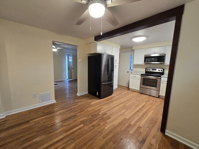 Building Photo - 2 Bedroom Home - Plum School District - Available February!