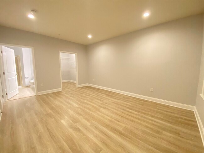 Building Photo - 107 Corning Fairbanks Way