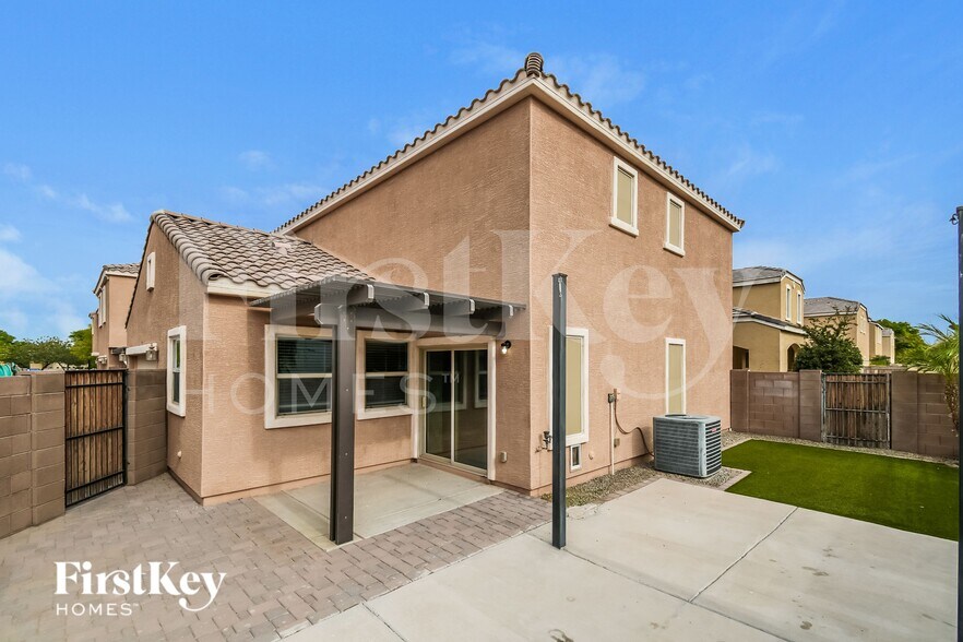 Building Photo - 3531 E Erie St