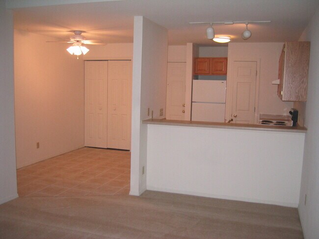 Building Photo - Great Arboretum location - 1 bedroom lofte...