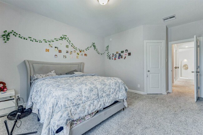 Building Photo - 24402 Kingelm Lk Dr