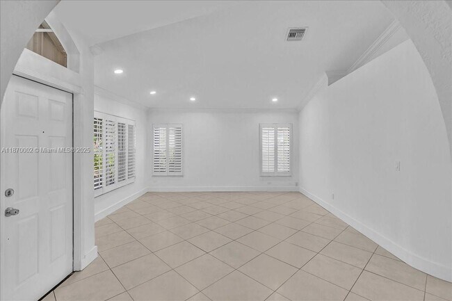 Building Photo - 5650 NW 40th Terrace
