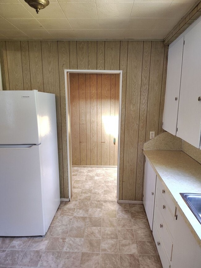 Building Photo - Great 2-bedroom home close to downtown