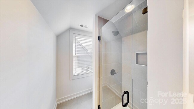 Building Photo - 4019 Plaza Row Ct