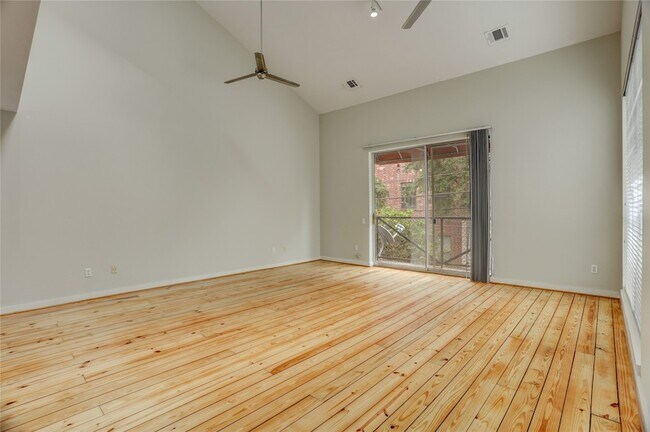 Building Photo - 910 Ruthven St