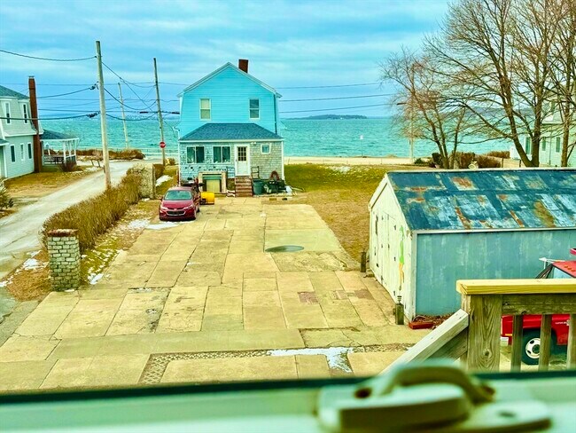 Building Photo - 7 J St