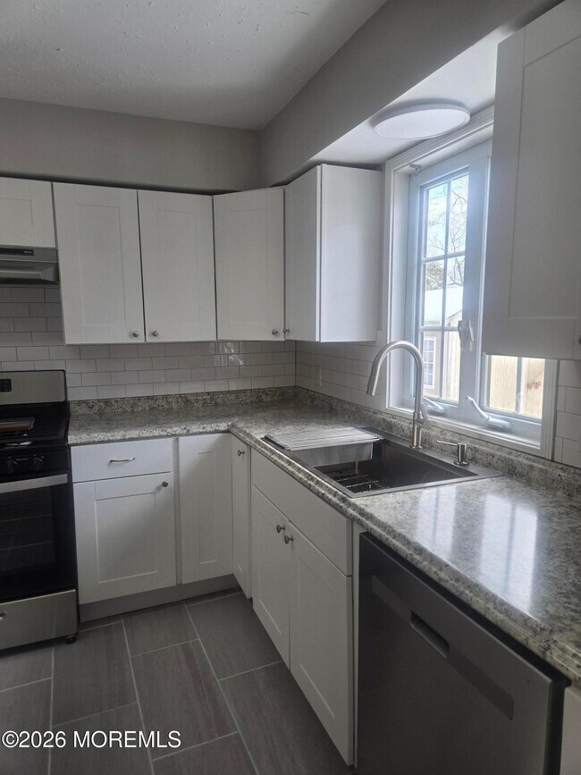 Building Photo - 361 Constitution Dr