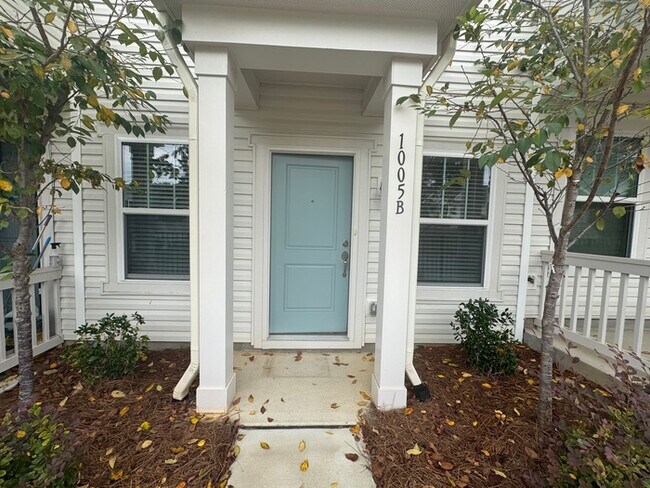 Building Photo - Charming 2 br townhome minutes from histor...