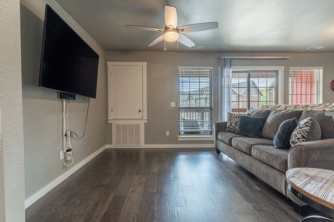 Building Photo - FIRST MONTH FREE!! Fully Furnished Condo!!  3 bedroom 2.5 bath minutes from the U of A!!!!