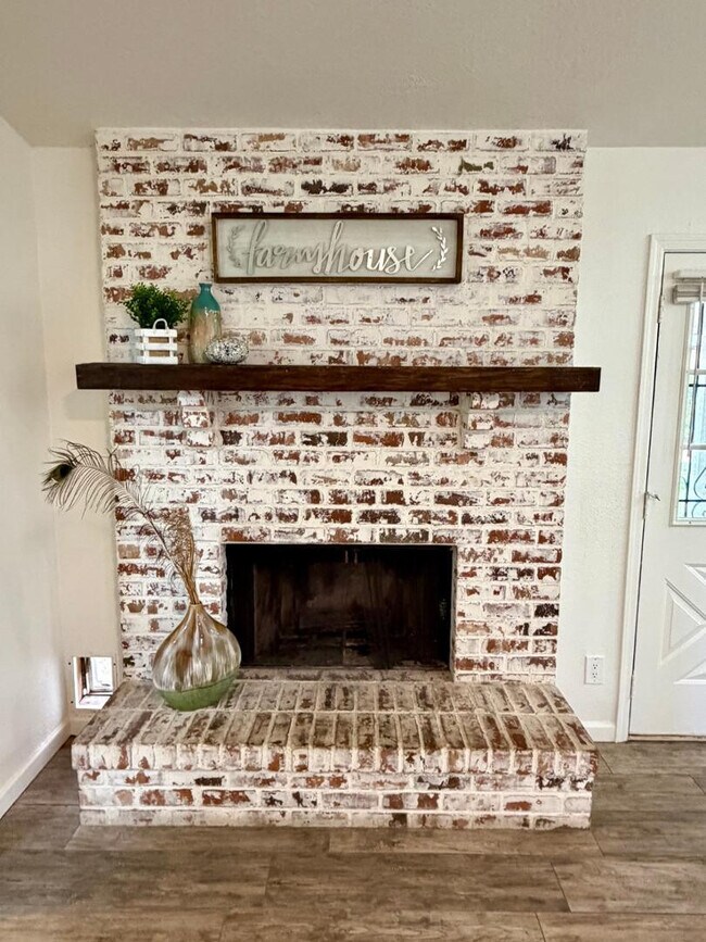 Building Photo - 3761 E Dulciana Ave