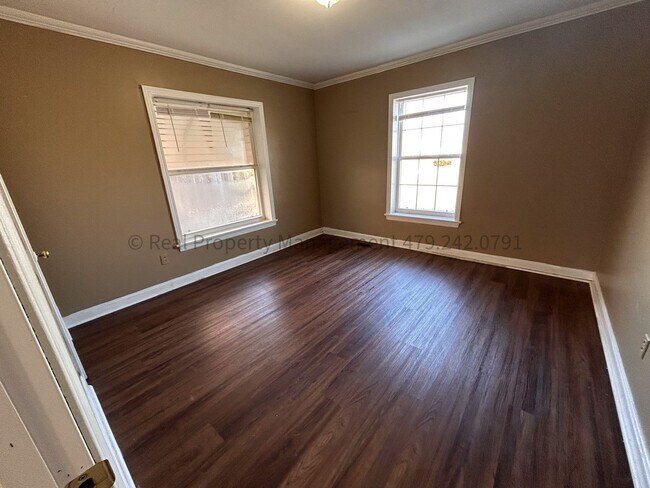 Building Photo - Nice 2 Bedroom 1 Bath Duplex in Park Hill ...