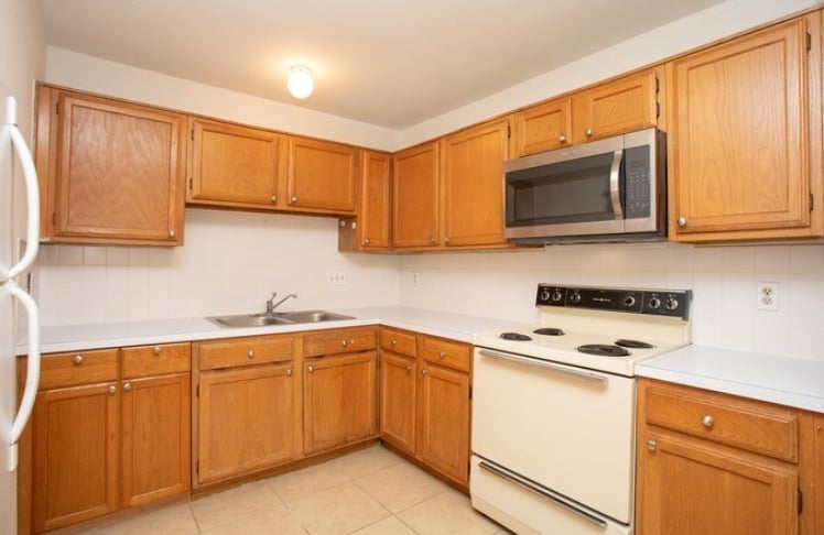 Building Photo - Room in Condo on Timber Ridge Rd