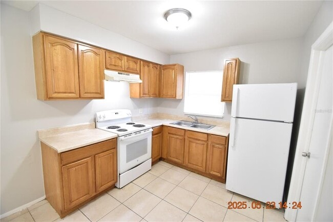 Building Photo - 4432 Tarpon Dr