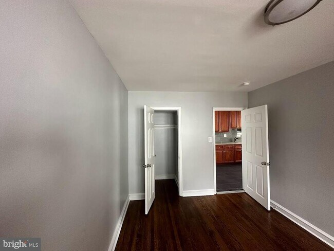 Building Photo - 39 S Easton Rd