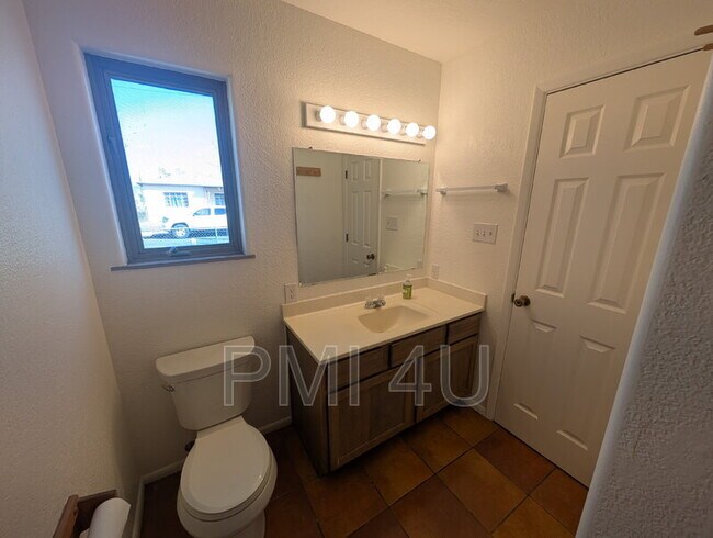 Building Photo - 2646 Floral Rd NW