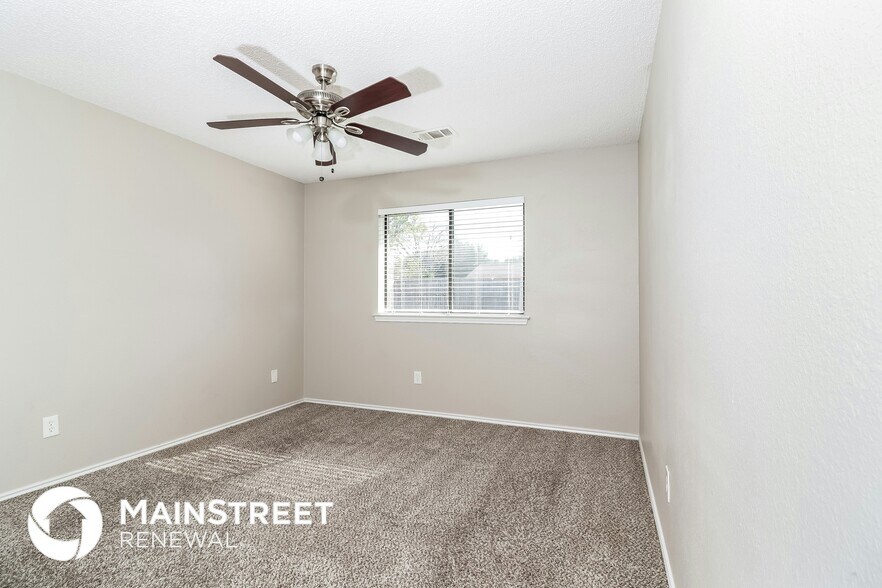 Building Photo - 2942 Mesa View Dr