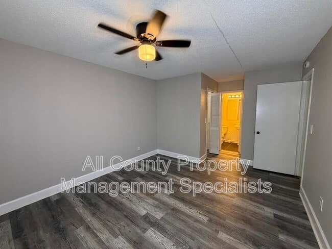Building Photo - 1002 Creekside Wy