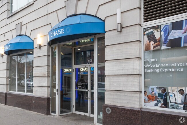 Entrance Photo (retail) - 506 Kings Hwy