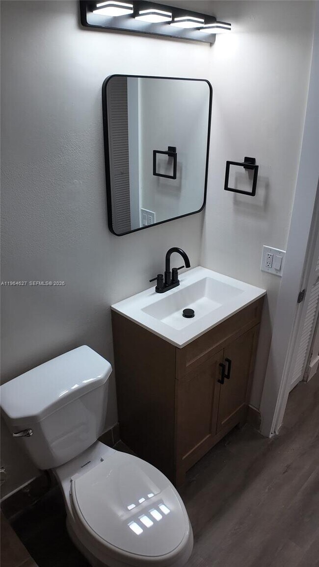 Building Photo - 5400 W 21st Ct