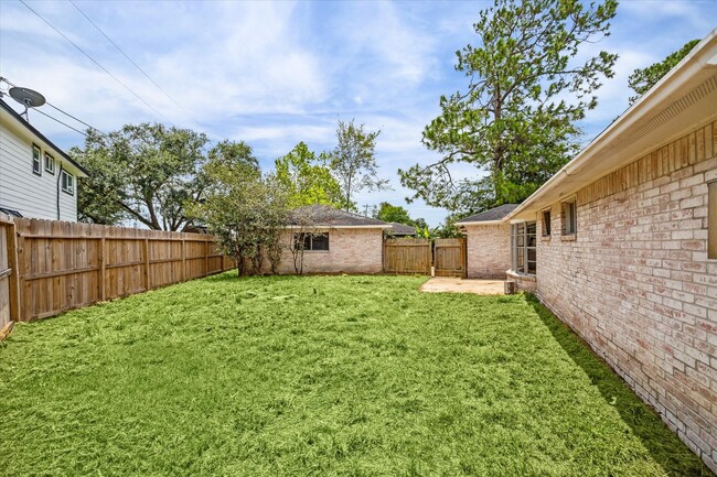 Building Photo - 503 Mary Ann Dr