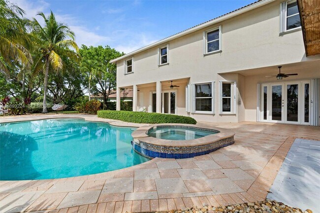 Building Photo - 926 Marina Dr