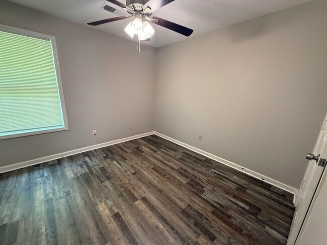 Building Photo - 1170 Meadowlark Ln