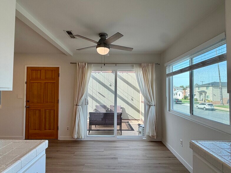 Building Photo - 1114 W 163rd St