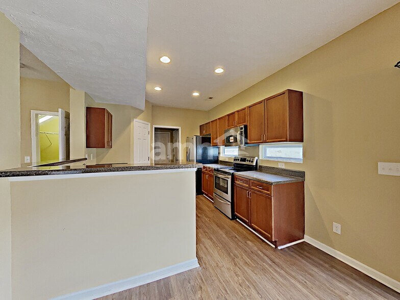 Building Photo - 1813 Baslia Ln