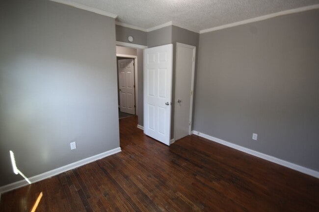 Building Photo - Rossville Home  2 bed 2 bath